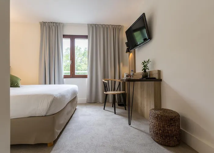 Western Le Bois De La Marche 3*