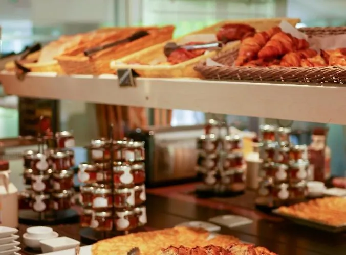 Hotel Western Le Bois De La Marche Liguge