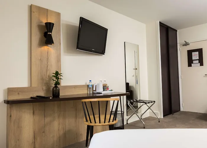 Hotel Western Le Bois De La Marche 3*